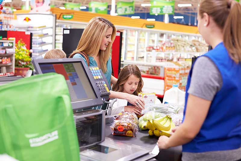 mom checking out at grocery store